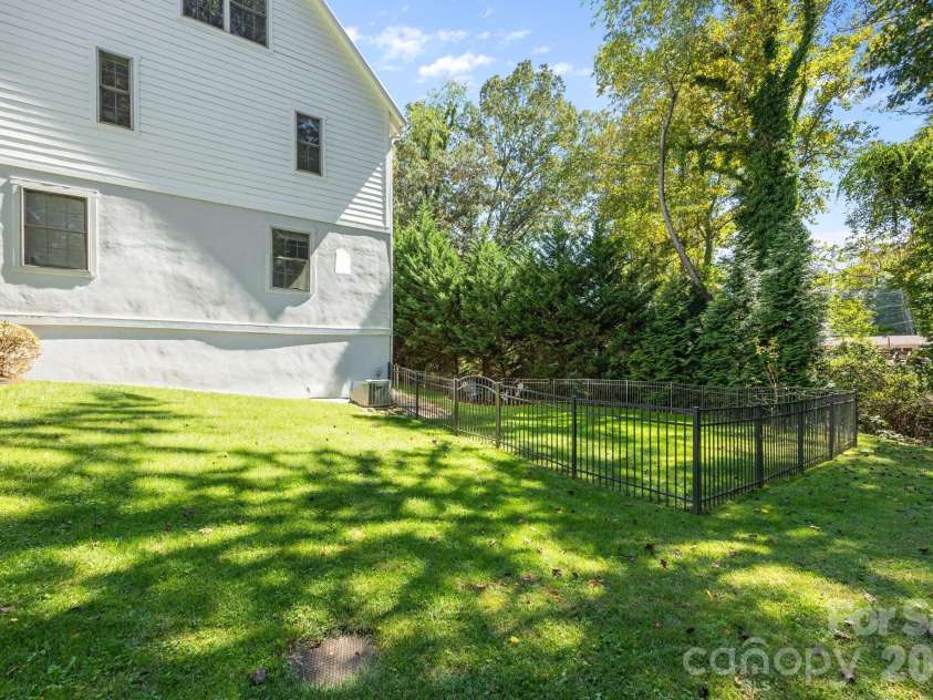 18 Oak Springs Drive, Arden, NC 28704.  MLS# CAR4343795, YatesRealty ID 13755. 