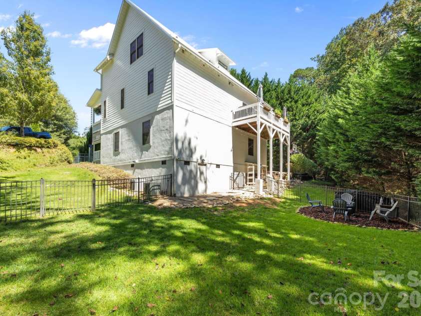 18 Oak Springs Drive, Arden, NC 28704.  MLS# CAR4343795, YatesRealty ID 13755. 
