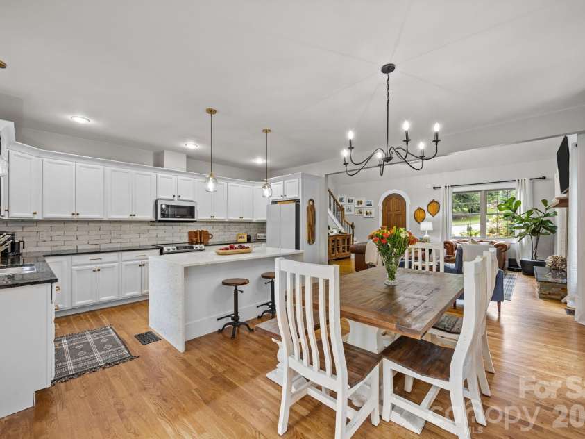 18 Oak Springs Drive, Arden, NC 28704.  MLS# CAR4416470, YatesRealty ID 13755. 