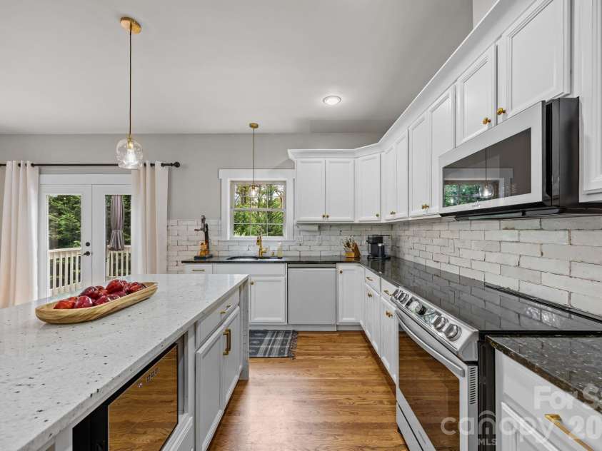 18 Oak Springs Drive, Arden, NC 28704.  MLS# CAR4416470, YatesRealty ID 13755. 