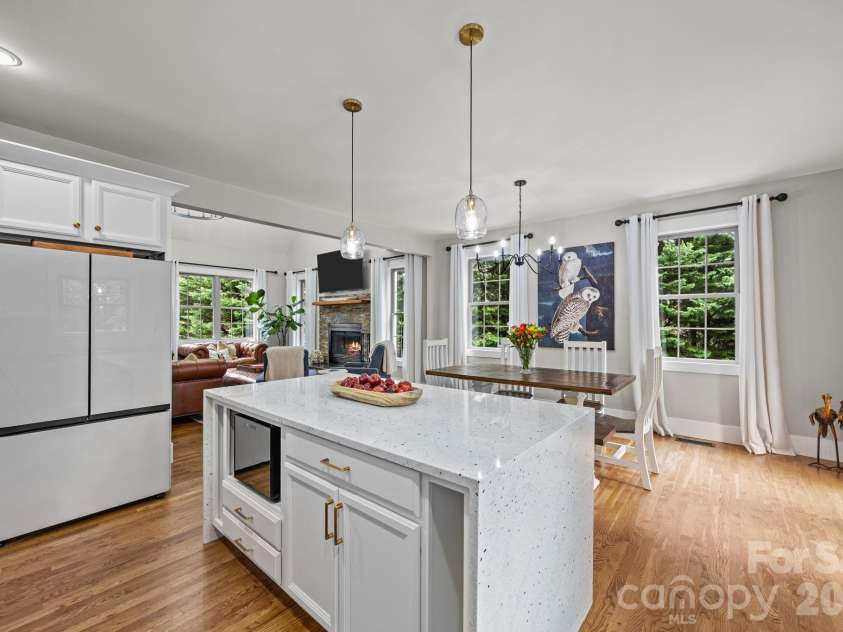 18 Oak Springs Drive, Arden, NC 28704.  MLS# CAR4416470, YatesRealty ID 13755. 