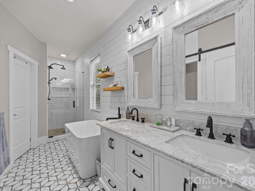 18 Oak Springs Drive, Arden, NC 28704.  MLS# CAR4416470, YatesRealty ID 13755. 