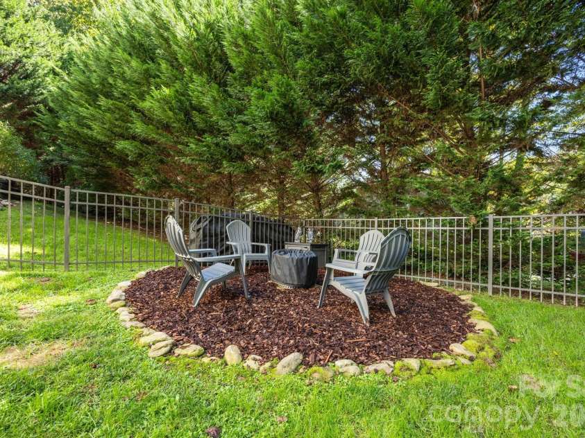 18 Oak Springs Drive, Arden, NC 28704.  MLS# CAR4416470, YatesRealty ID 13755. 