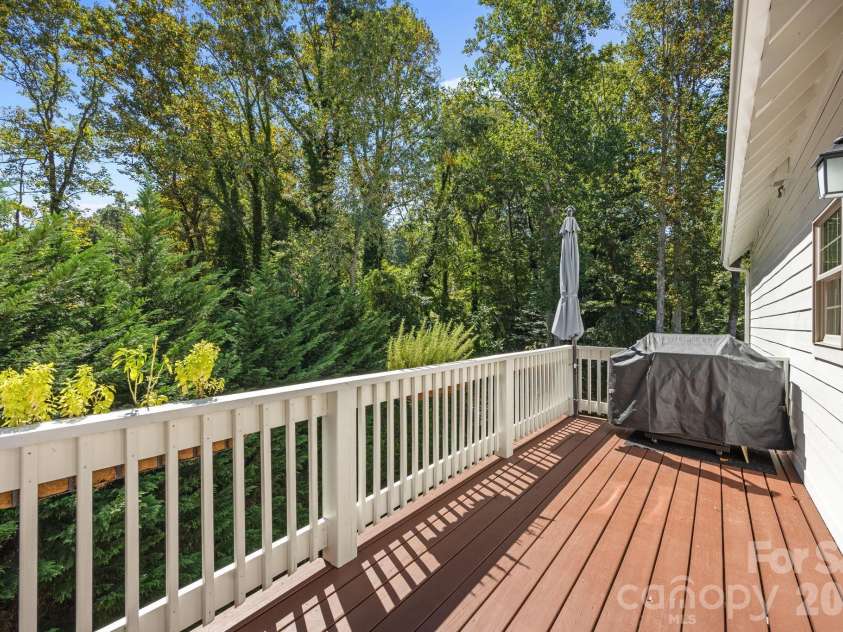 18 Oak Springs Drive, Arden, NC 28704.  MLS# CAR4416470, YatesRealty ID 13755. 
