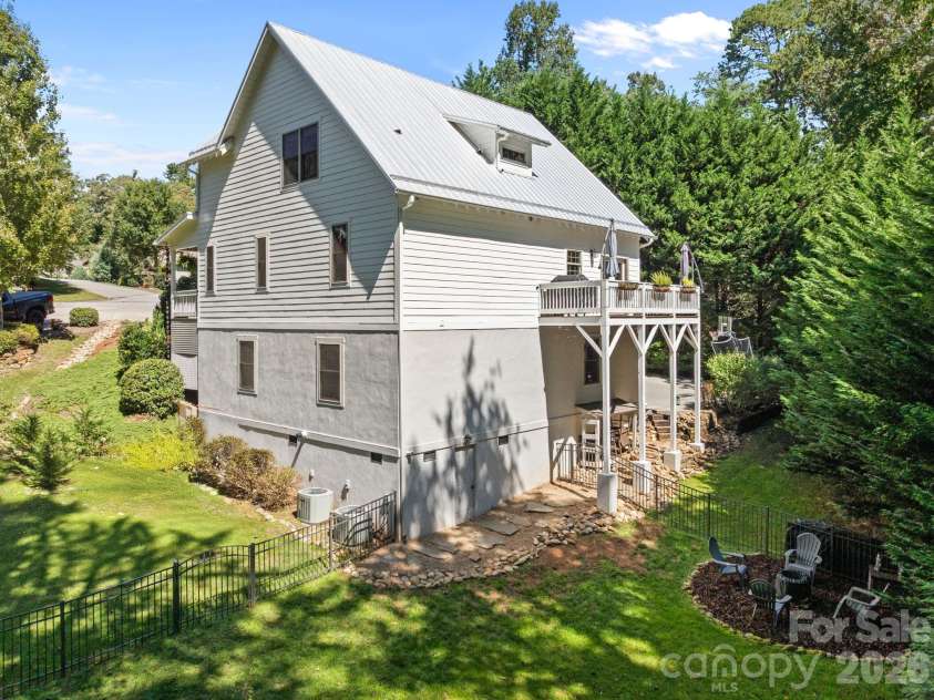 18 Oak Springs Drive, Arden, NC 28704.  MLS# CAR4416470, YatesRealty ID 13755. 