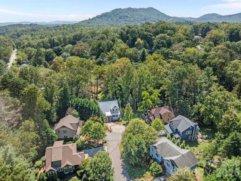 18 Oak Springs Drive, Arden, NC 28704.  MLS# CAR4416470, YatesRealty ID 13755. 