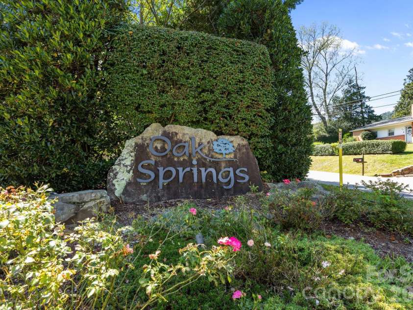 18 Oak Springs Drive, Arden, NC 28704.  MLS# CAR4416470, YatesRealty ID 13755. 