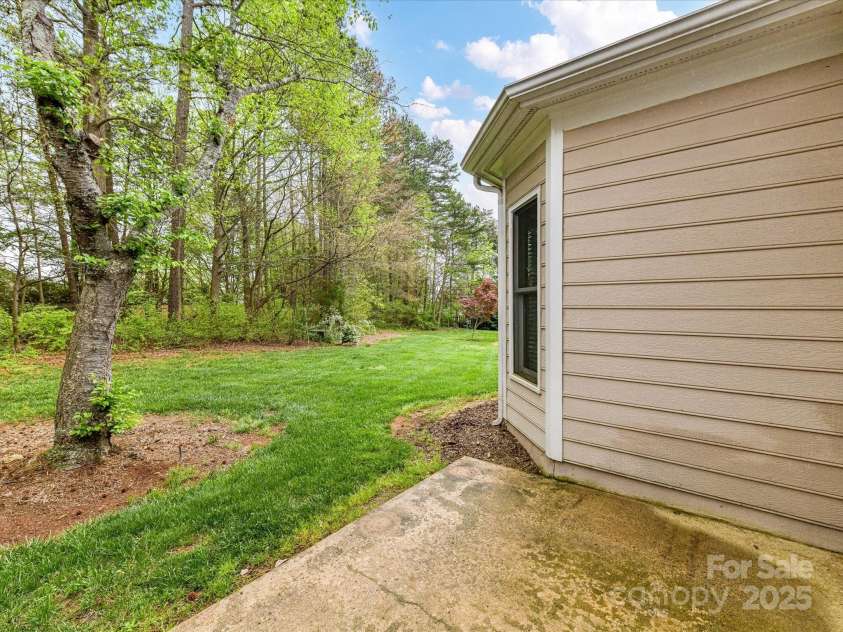 4743 Morning Dew Court, Charlotte, NC 28269.  MLS# CAR4244275, YatesRealty ID 13756. Private Patio and access to townhouse yard!