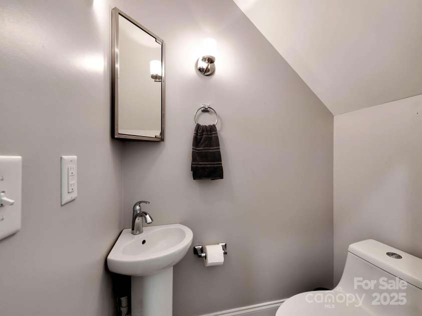 1904 Lark Lane, Stanley, NC 28164.  MLS# CAR4254410, YatesRealty ID 13757. 