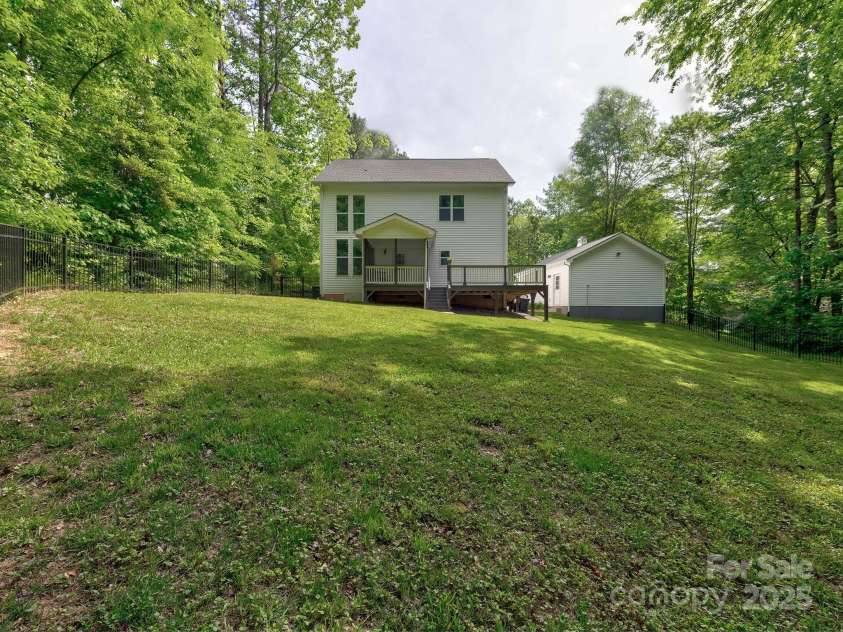 1904 Lark Lane, Stanley, NC 28164.  MLS# CAR4254410, YatesRealty ID 13757. 