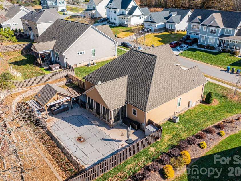 3911 13th Street, Hickory, NC 28601.  MLS# CAR4329122, YatesRealty ID 13757. 