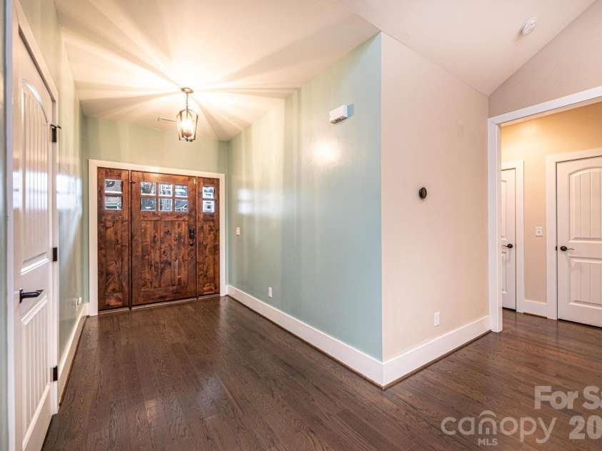 3911 13th Street, Hickory, NC 28601.  MLS# CAR4329122, YatesRealty ID 13757. 