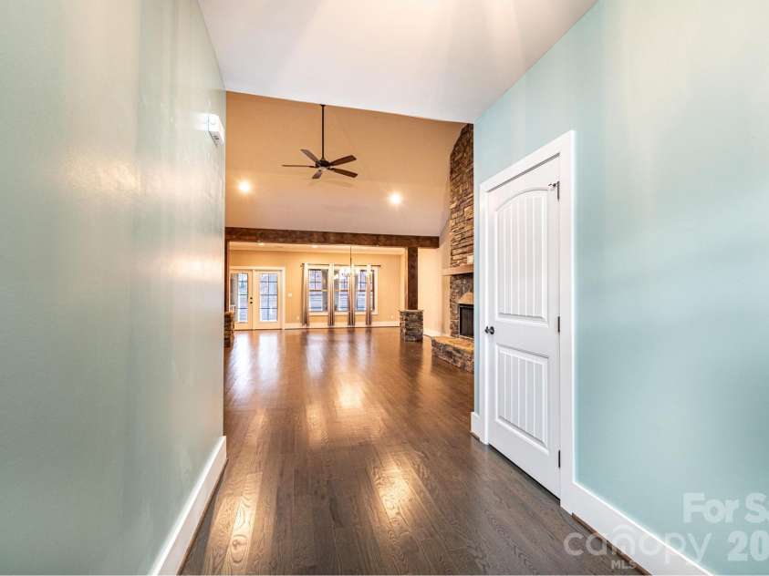 3911 13th Street, Hickory, NC 28601.  MLS# CAR4329122, YatesRealty ID 13757. 