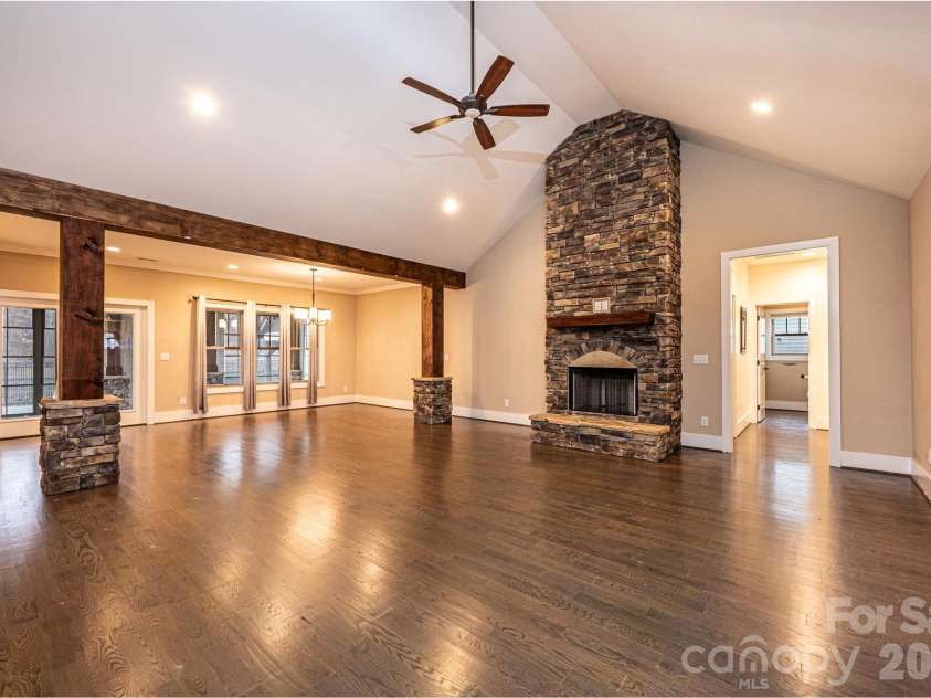 3911 13th Street, Hickory, NC 28601.  MLS# CAR4329122, YatesRealty ID 13757. 