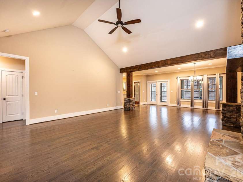 3911 13th Street, Hickory, NC 28601.  MLS# CAR4329122, YatesRealty ID 13757. 