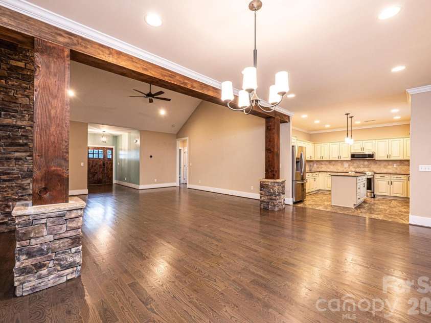3911 13th Street, Hickory, NC 28601.  MLS# CAR4329122, YatesRealty ID 13757. 