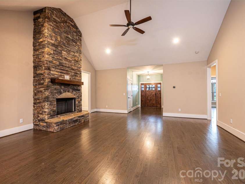 3911 13th Street, Hickory, NC 28601.  MLS# CAR4329122, YatesRealty ID 13757. 