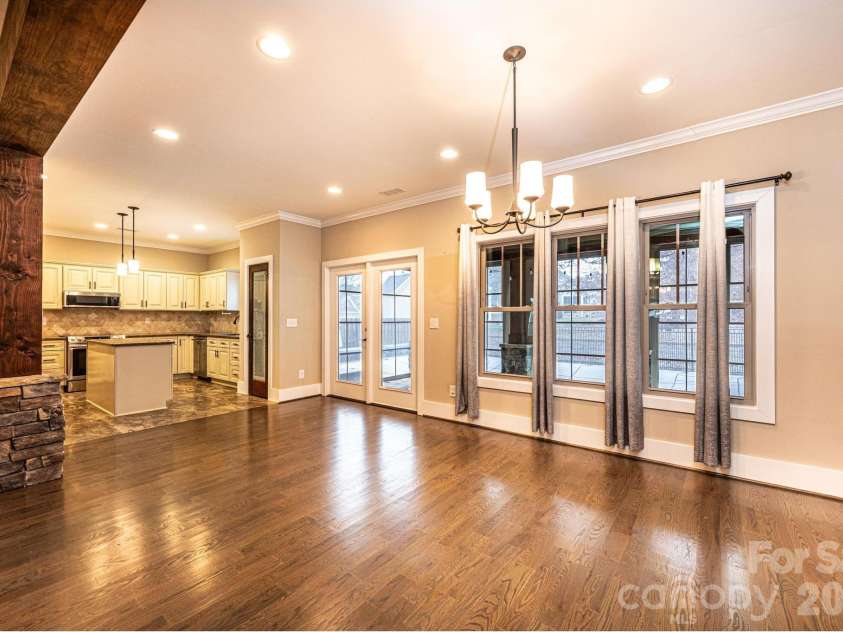 3911 13th Street, Hickory, NC 28601.  MLS# CAR4329122, YatesRealty ID 13757. 