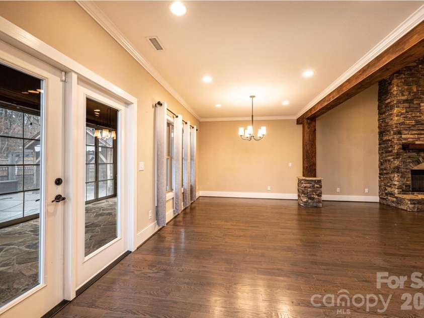 3911 13th Street, Hickory, NC 28601.  MLS# CAR4329122, YatesRealty ID 13757. 