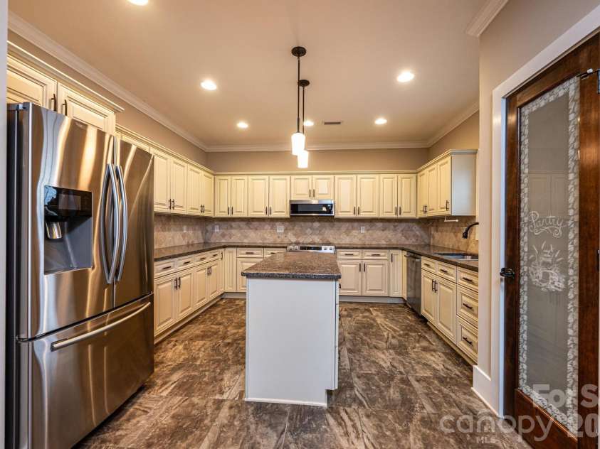 3911 13th Street, Hickory, NC 28601.  MLS# CAR4329122, YatesRealty ID 13757. 