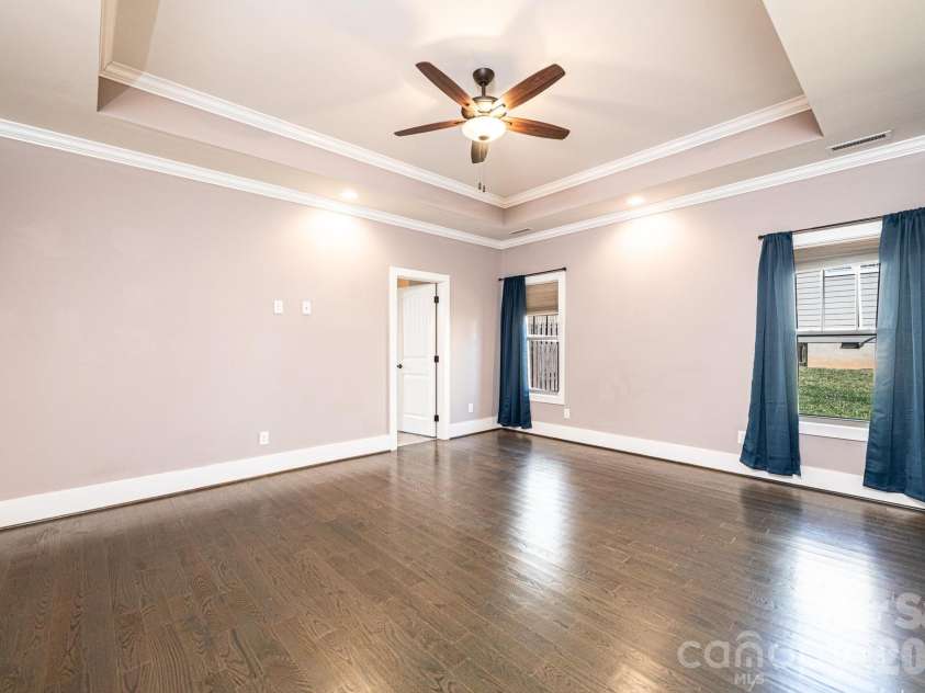 3911 13th Street, Hickory, NC 28601.  MLS# CAR4329122, YatesRealty ID 13757. 
