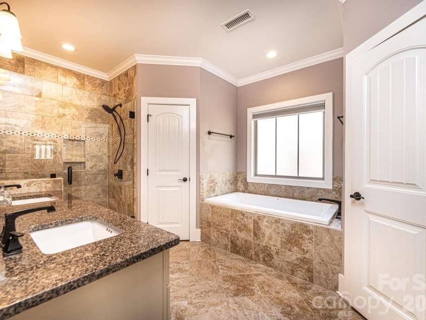 3911 13th Street, Hickory, NC 28601.  MLS# CAR4329122, YatesRealty ID 13757. 