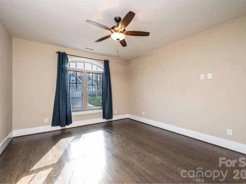 3911 13th Street, Hickory, NC 28601.  MLS# CAR4329122, YatesRealty ID 13757. 