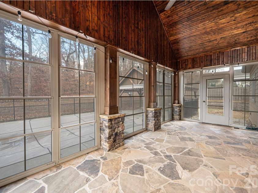 3911 13th Street, Hickory, NC 28601.  MLS# CAR4329122, YatesRealty ID 13757. 
