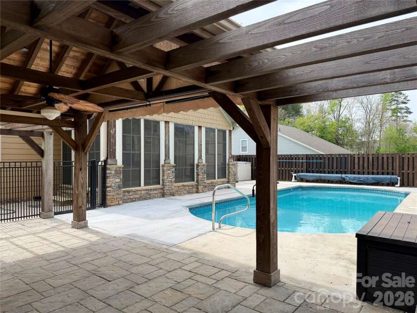 3911 13th Street, Hickory, NC 28601.  MLS# CAR4329122, YatesRealty ID 13757. 