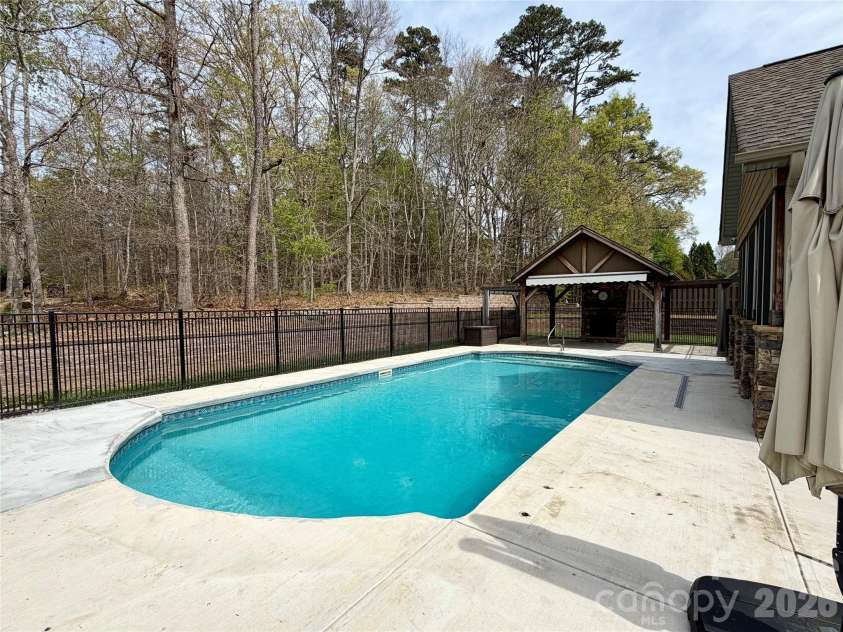 3911 13th Street, Hickory, NC 28601.  MLS# CAR4329122, YatesRealty ID 13757. 