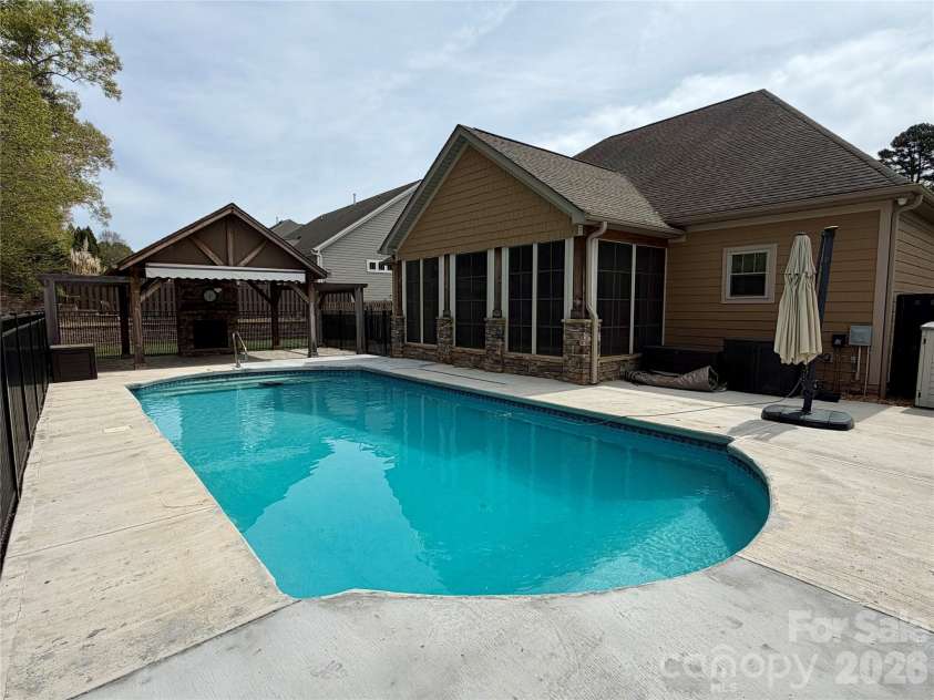 3911 13th Street, Hickory, NC 28601.  MLS# CAR4329122, YatesRealty ID 13757. 