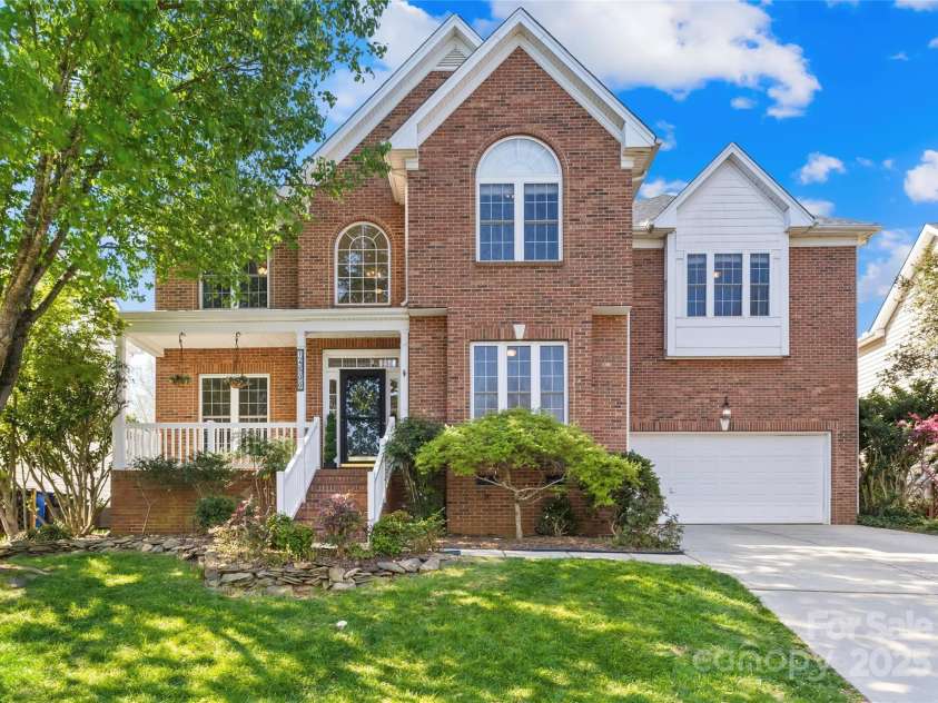 14500 Harvington Drive, Huntersville, NC 28078.  MLS# CAR4218123, YatesRealty ID 13758. Welcome Home!!