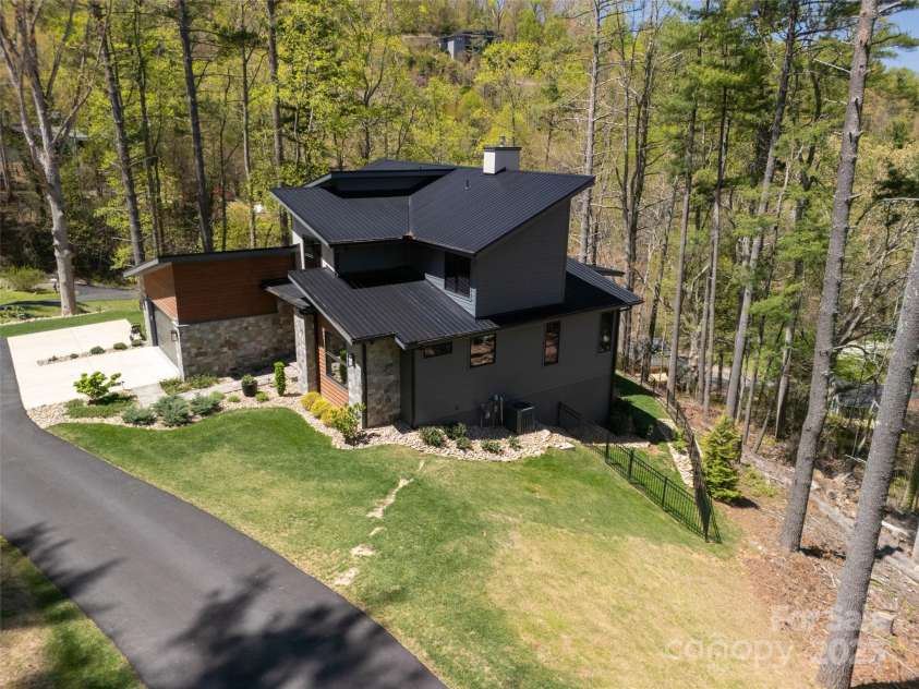 42 Spring Cove Road, Asheville, NC 28804.  MLS# CAR4246585, YatesRealty ID 13759. Beautiful roof lines, with standing seam metal roofing, highlight this mountain modern beauty. Extensive professional landcaping added since 2022.