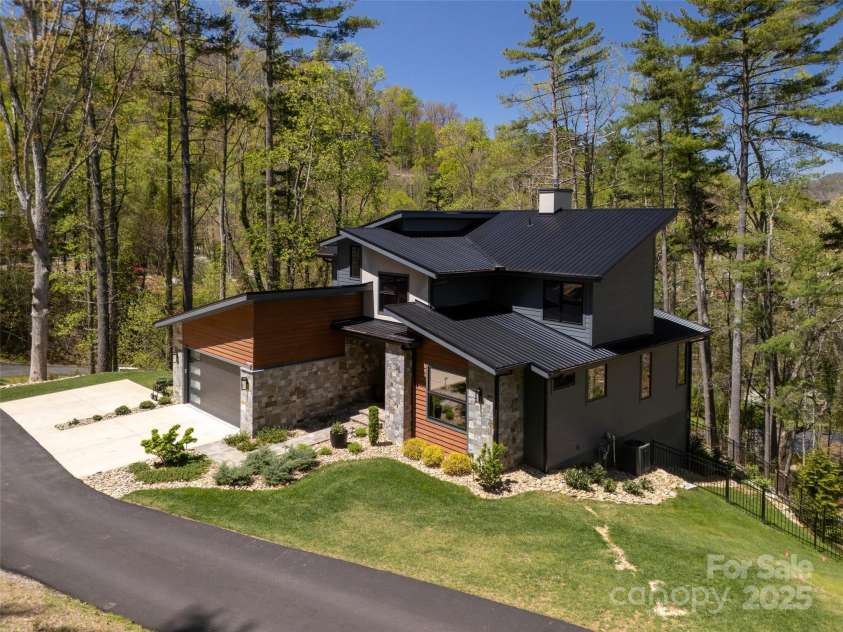 42 Spring Cove Road, Asheville, NC 28804.  MLS# CAR4246585, YatesRealty ID 13759. Lush mountain setting with incredible winter mountain views. You'll feel like you're living in a treehouse year-round.
