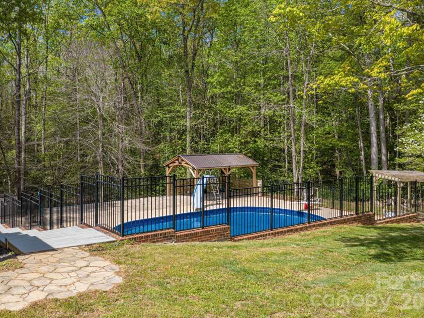 4703 Nc 16 Business Highway, Denver, NC 28037.  MLS# CAR4365461, YatesRealty ID 13759. 