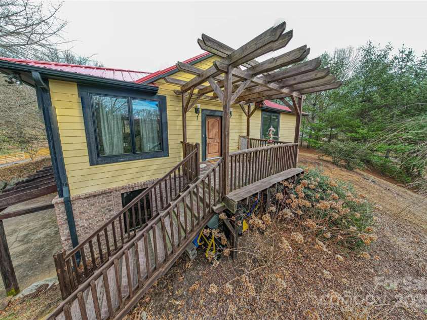 5 Valley Drive, Weaverville, NC 28787.  MLS# CAR4227304, YatesRealty ID 1376. Front Deck