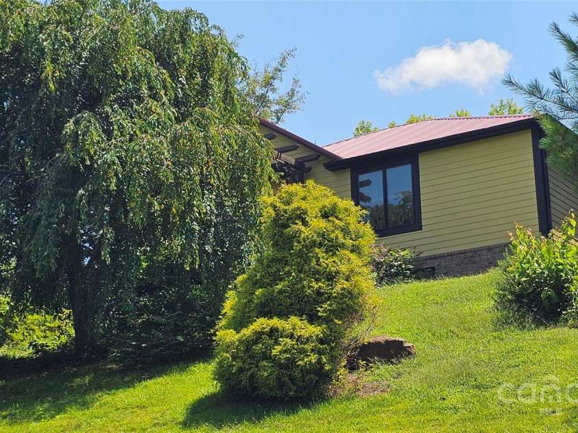 5 Valley Drive, Weaverville, NC 28787.  MLS# CAR4227304, YatesRealty ID 1376. Front from Street