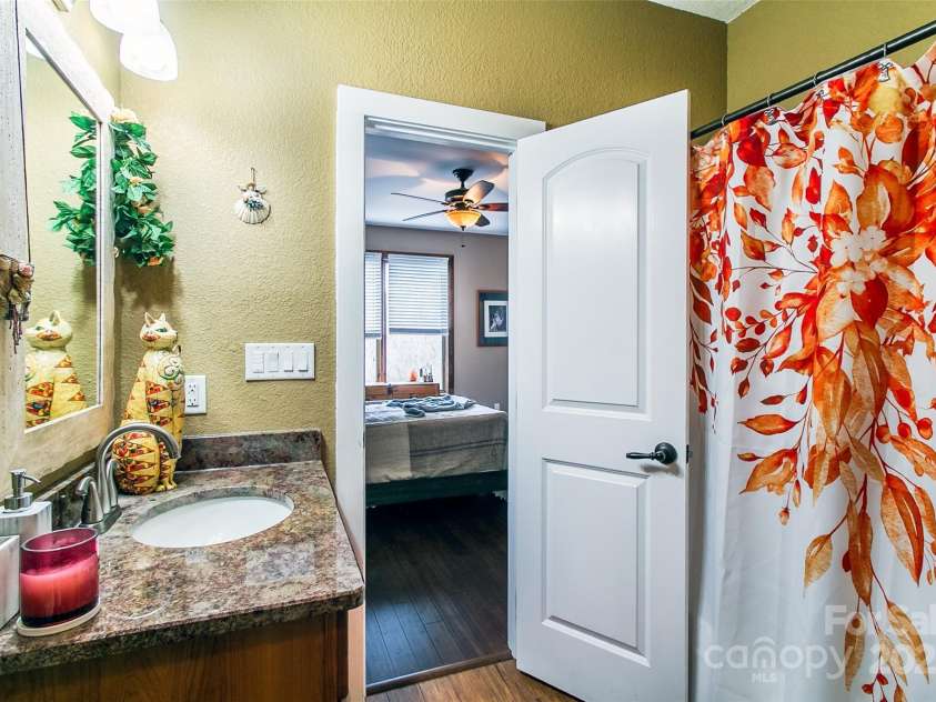 5 Valley Drive, Weaverville, NC 28787.  MLS# CAR4227304, YatesRealty ID 1376. Guest Bath