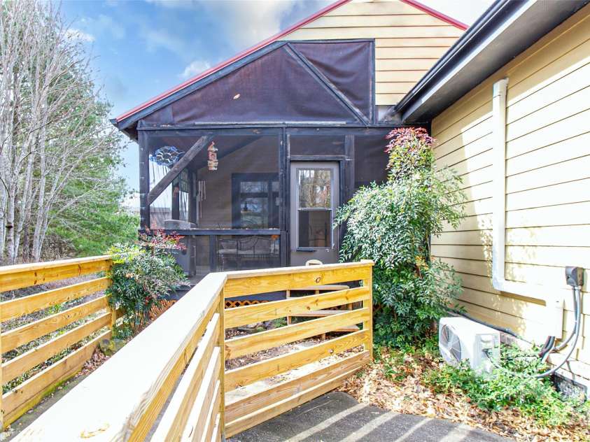 5 Valley Drive, Weaverville, NC 28787.  MLS# CAR4227304, YatesRealty ID 1376. Screened Deck