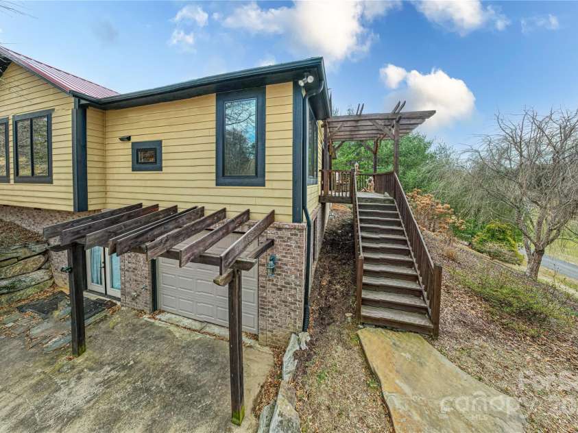 5 Valley Drive, Weaverville, NC 28787.  MLS# CAR4227304, YatesRealty ID 1376. Side and Front Deck