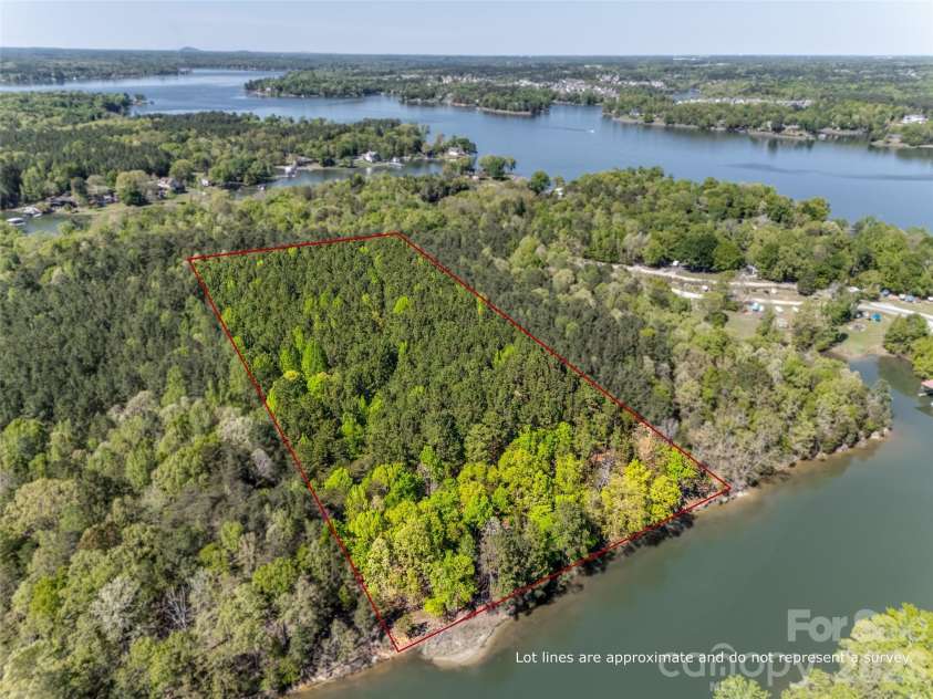 4095 Kingfisher Drive, York, SC 29745.  MLS# CAR4337937, YatesRealty ID 13760. Waterfront lot with 357 ft of water frontage