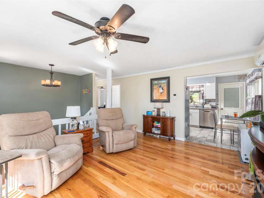 29 Arrowhead Road, Clyde, NC 28721.  MLS# CAR4312756, YatesRealty ID 13762. 