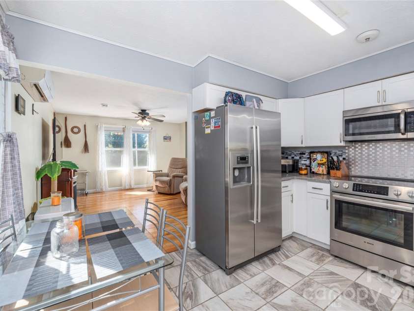 29 Arrowhead Road, Clyde, NC 28721.  MLS# CAR4312756, YatesRealty ID 13762. 