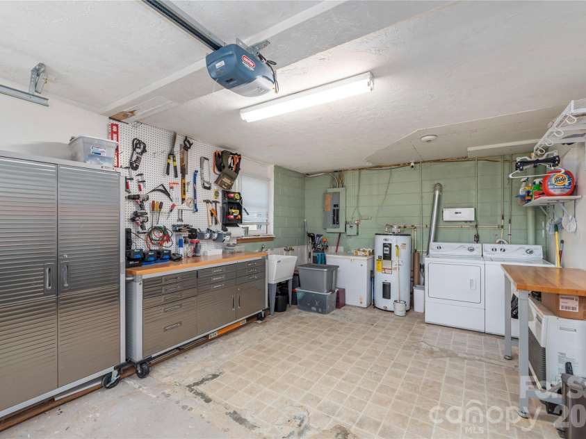 29 Arrowhead Road, Clyde, NC 28721.  MLS# CAR4312756, YatesRealty ID 13762. 