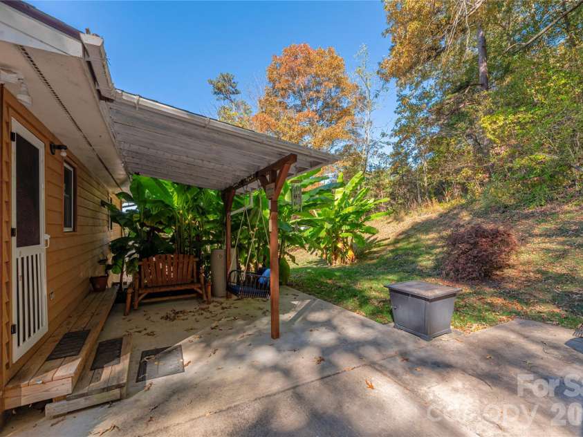 29 Arrowhead Road, Clyde, NC 28721.  MLS# CAR4312756, YatesRealty ID 13762. 