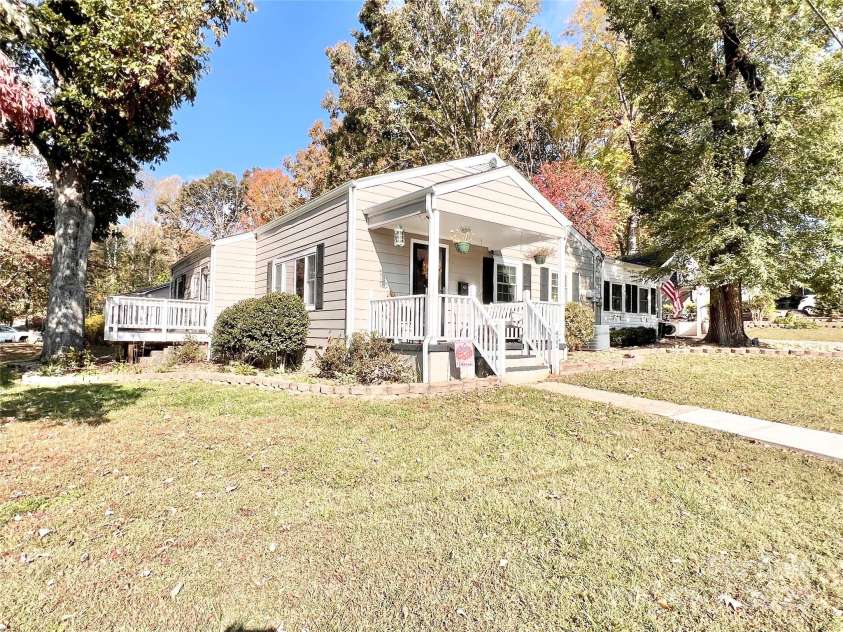 402 Sharon Avenue, Lenoir, NC 28645.  MLS# CAR4195293, YatesRealty ID 13762. 