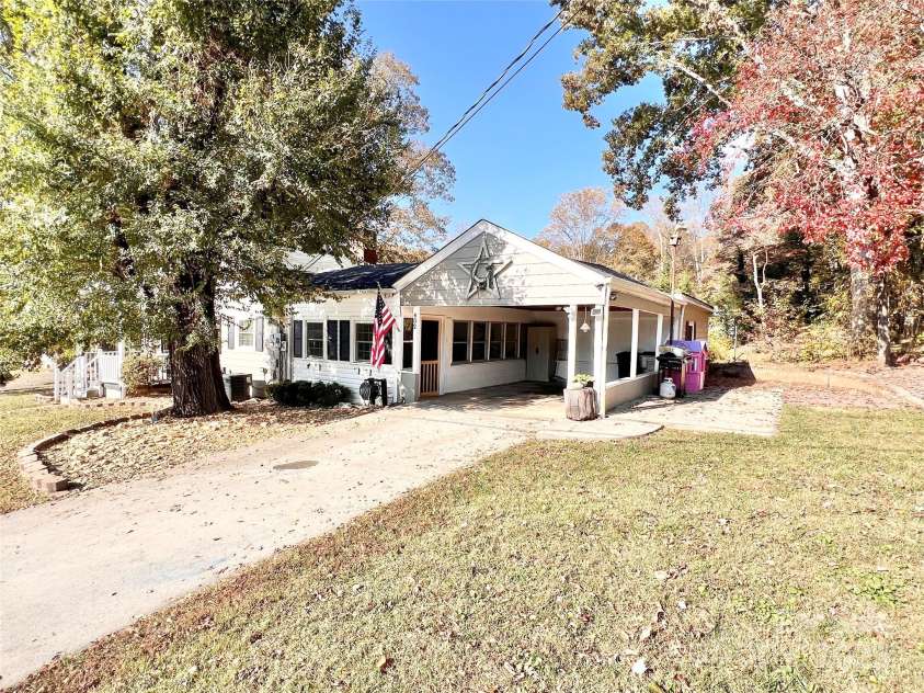 402 Sharon Avenue, Lenoir, NC 28645.  MLS# CAR4195293, YatesRealty ID 13762. 