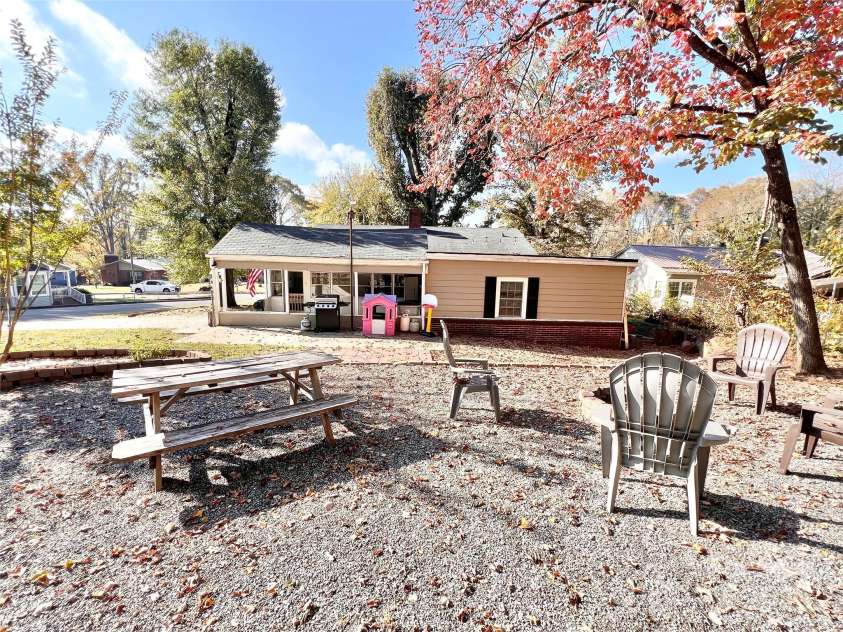 402 Sharon Avenue, Lenoir, NC 28645.  MLS# CAR4195293, YatesRealty ID 13762. 