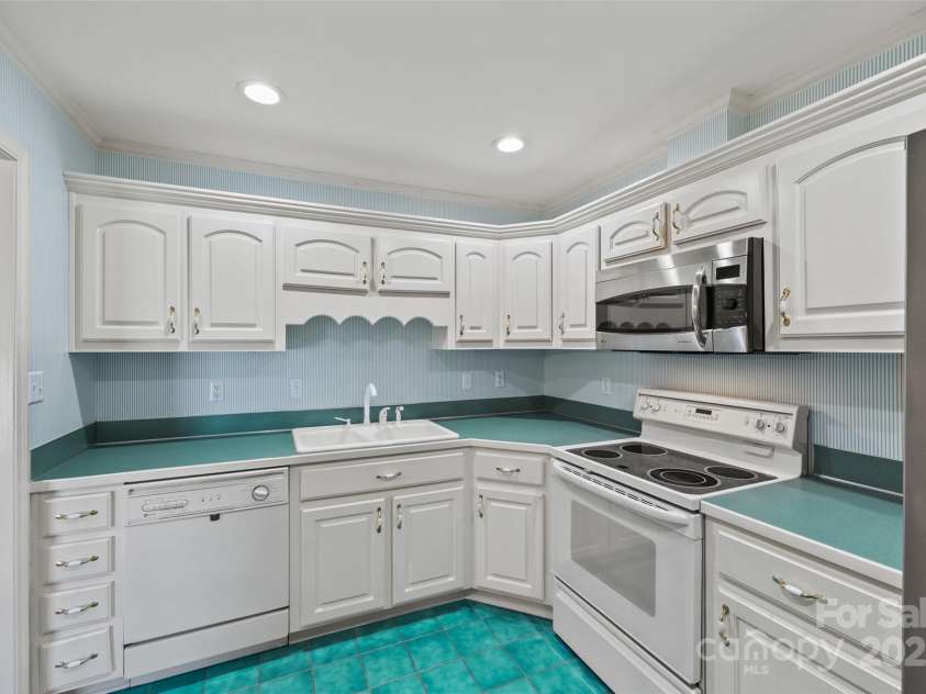 1911 Connemara Court, Gastonia, NC 28054.  MLS# CAR4228614, YatesRealty ID 13763. 