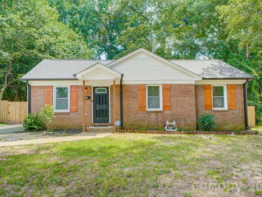 6608 Rosecran Drive, Charlotte, NC 28215.  MLS# CAR4366999, YatesRealty ID 13764. 